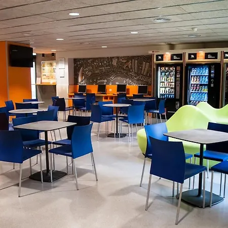 אכסניה Pere Tarres Youth *