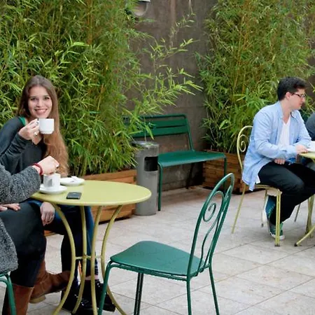 ألبيرغ بير تاريس * برشلونة