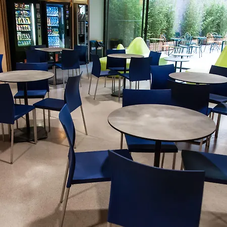 Pere Tarres Youth אכסניה