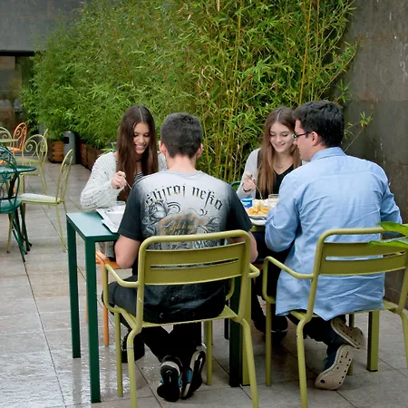 Pere Tarres Youth אכסניה *