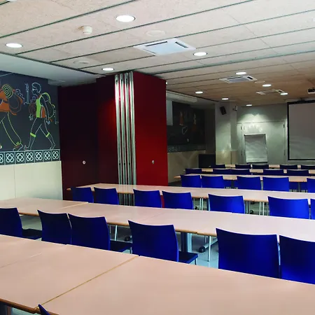 Pere Tarres Youth אכסניה