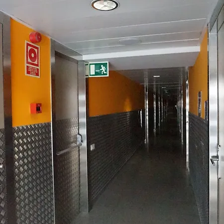 Pere Tarres Youth אכסניה