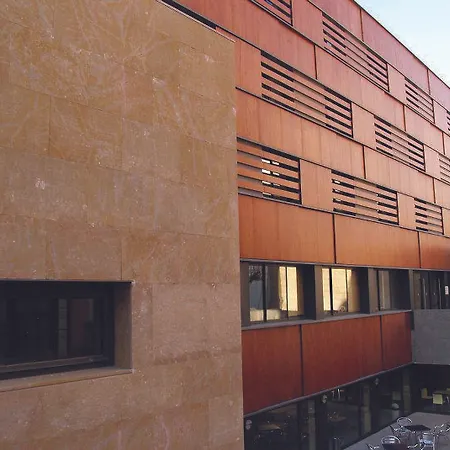 Pere Tarres Youth אכסניה *