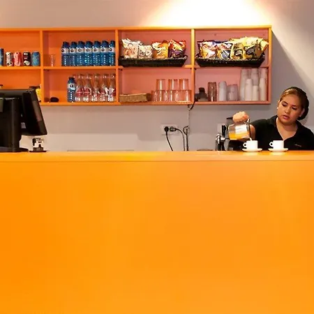 Pere Tarres Youth אכסניה *