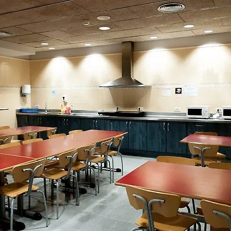 Pere Tarres Youth אכסניה