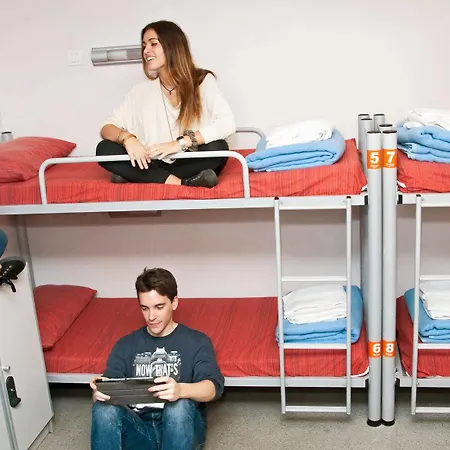 אכסניה Pere Tarres Youth *