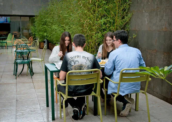 Pere Tarrés Ostello *