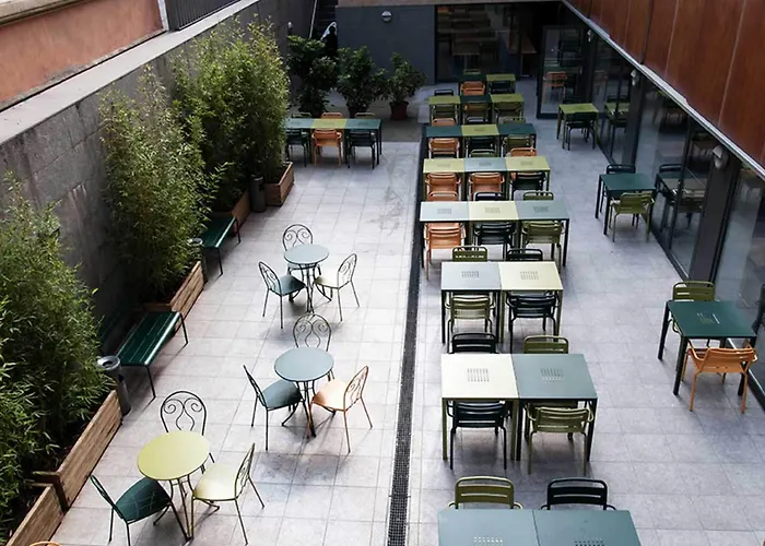 Pere Tarrés Ostello Barcellona