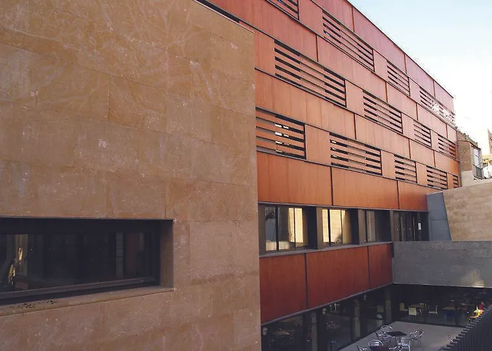 Pere Tarrés Ostello *