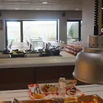 Pere Tarres Youth Hostel