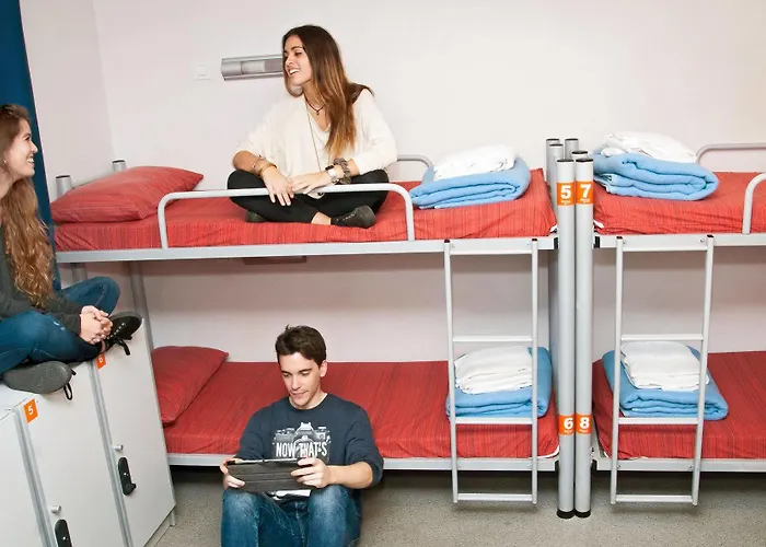 Hostel Pere Tarres Youth *